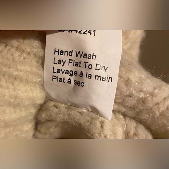 Lyla + Luxe small cable knit sweater - Picture 6 of 7